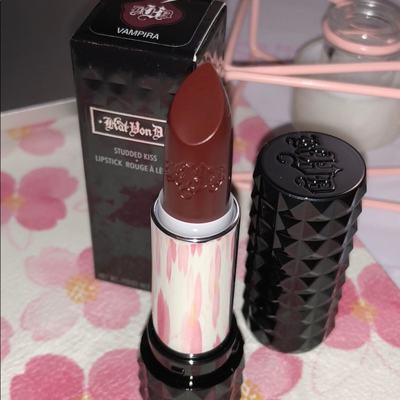 Studded Kiss - Vampira - Picture 3 of 3